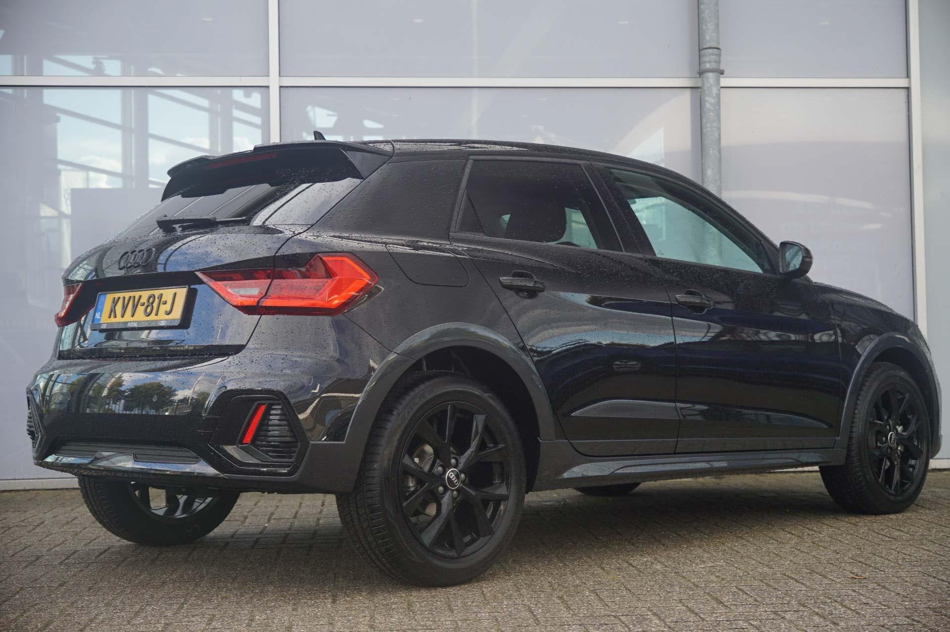 Audi A1 allstreet 30 TFSI 116pk S-tronic Advanced Edition |, Auto's, Stof, 116 pk, Zwart, Bedrijf