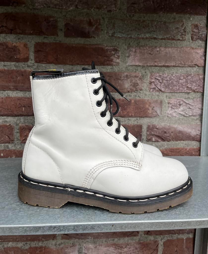 Dr. Martens 1460 MIE White stitch maat Uk 7/ Eu 41, Kleding | Dames, Schoenen, Gedragen, Lage of Enkellaarzen, Wit, Ophalen of Verzenden