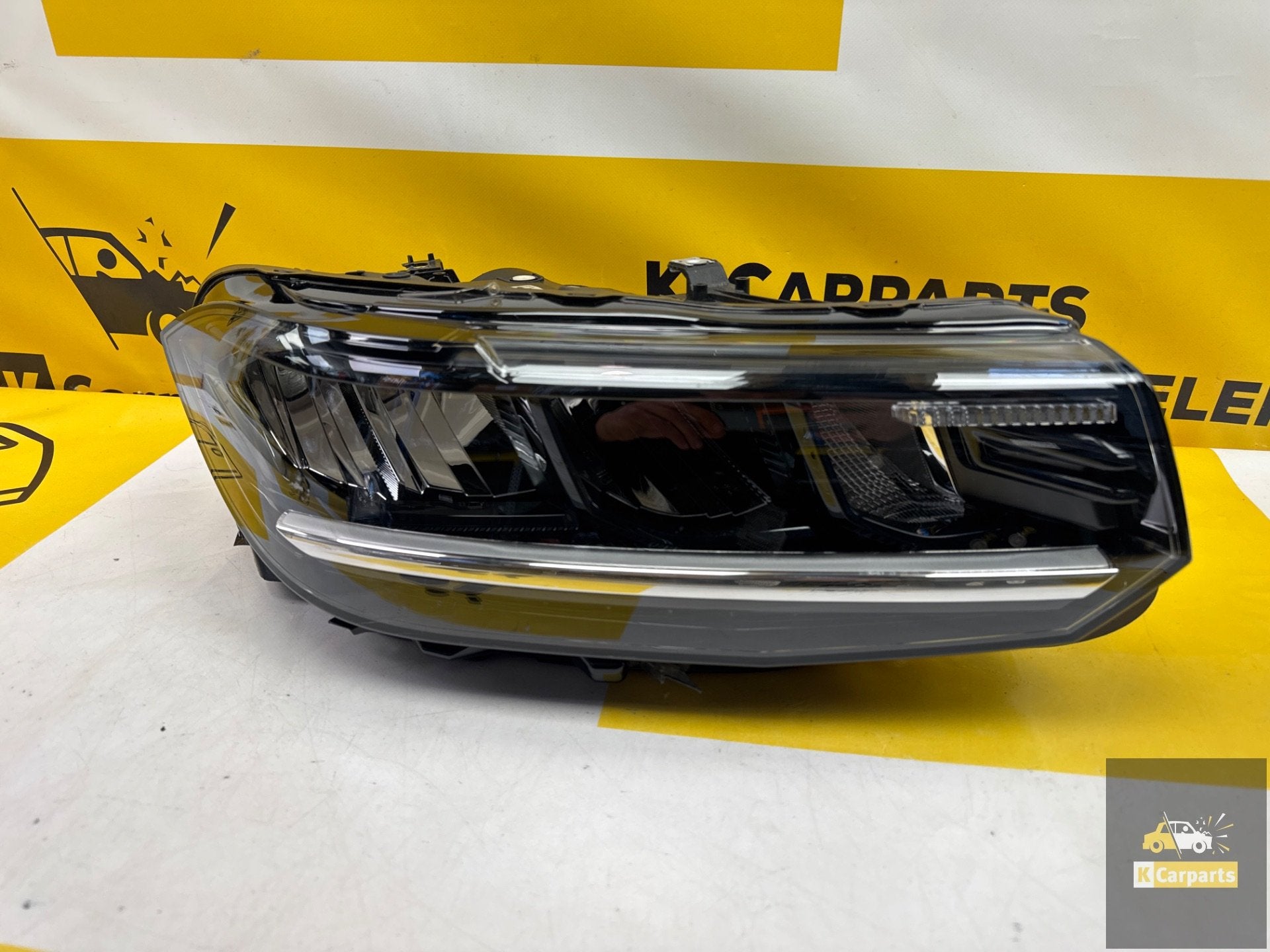 Koplamp VW T-Cross 2GM Rechts Halogeen H7 2GM941006, Auto-onderdelen, Gebruikt, Volkswagen, Volkswagen AG, Berliner Ring 2
38440  Wolfsburg, DE