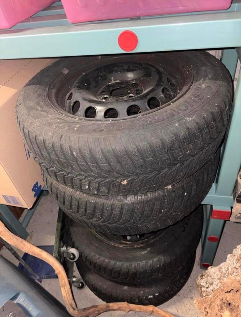 4x Winterbanden + velgen Ford Ka, Ophalen, Zo goed als nieuw