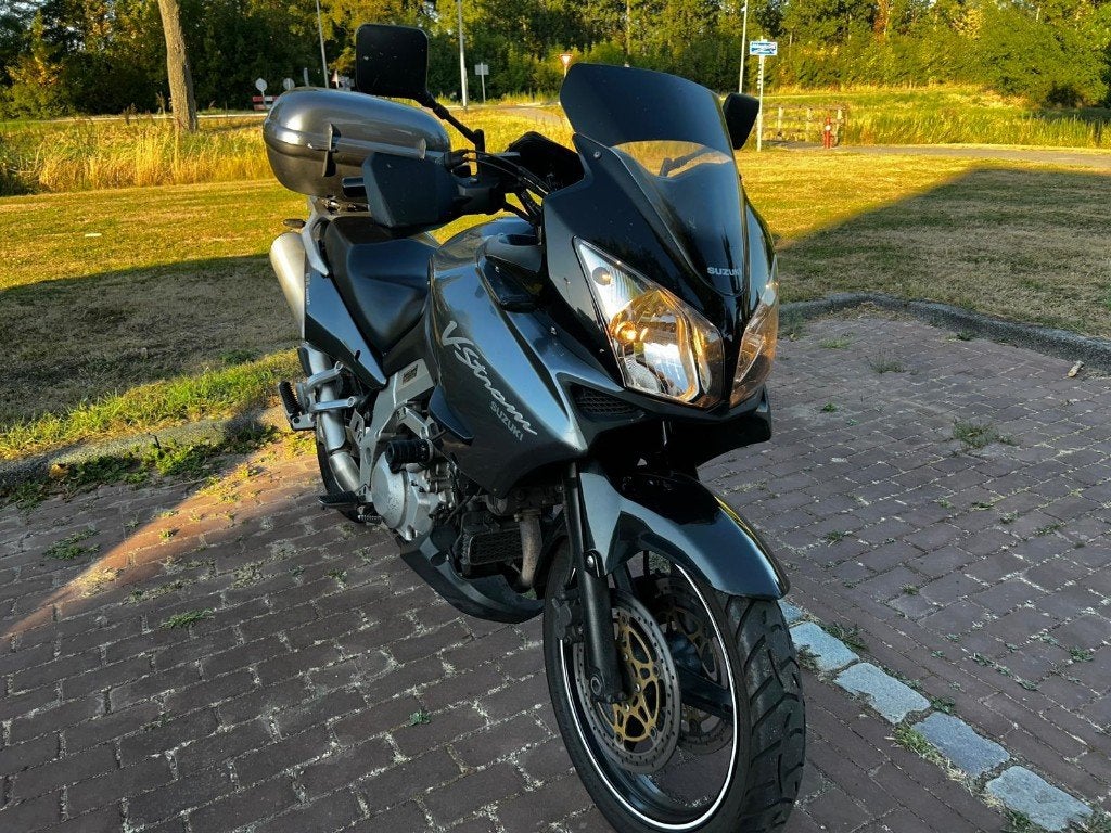 SUZUKI V-STROM DL1000 MET TOPKOFFER BJ 2002, 2 cilinders, Motorrijbewijs A, Gebruikt, Particulier