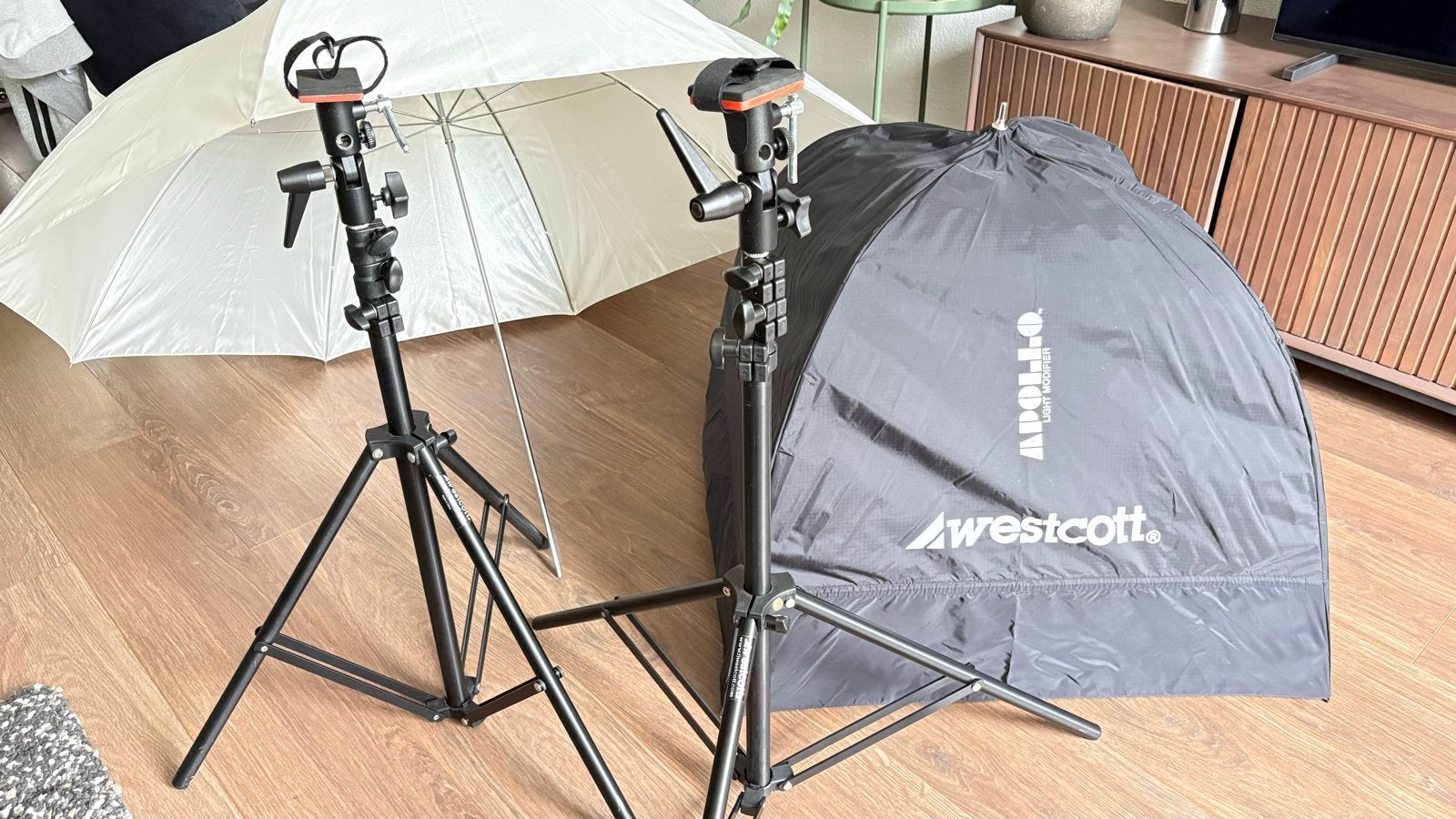 Westcott Apollo Light Modifier Softbox + 2 Westcott stands, Complete fotostudio, Ophalen of Verzenden, Zo goed als nieuw, Overige merken