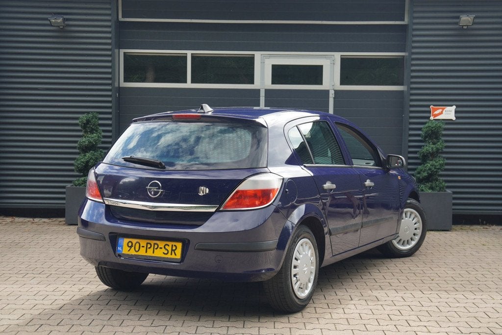 Opel Astra 1.4 Essentia 5-DRS, Voorwielaandrijving, Stof, Gebruikt, Zwart
