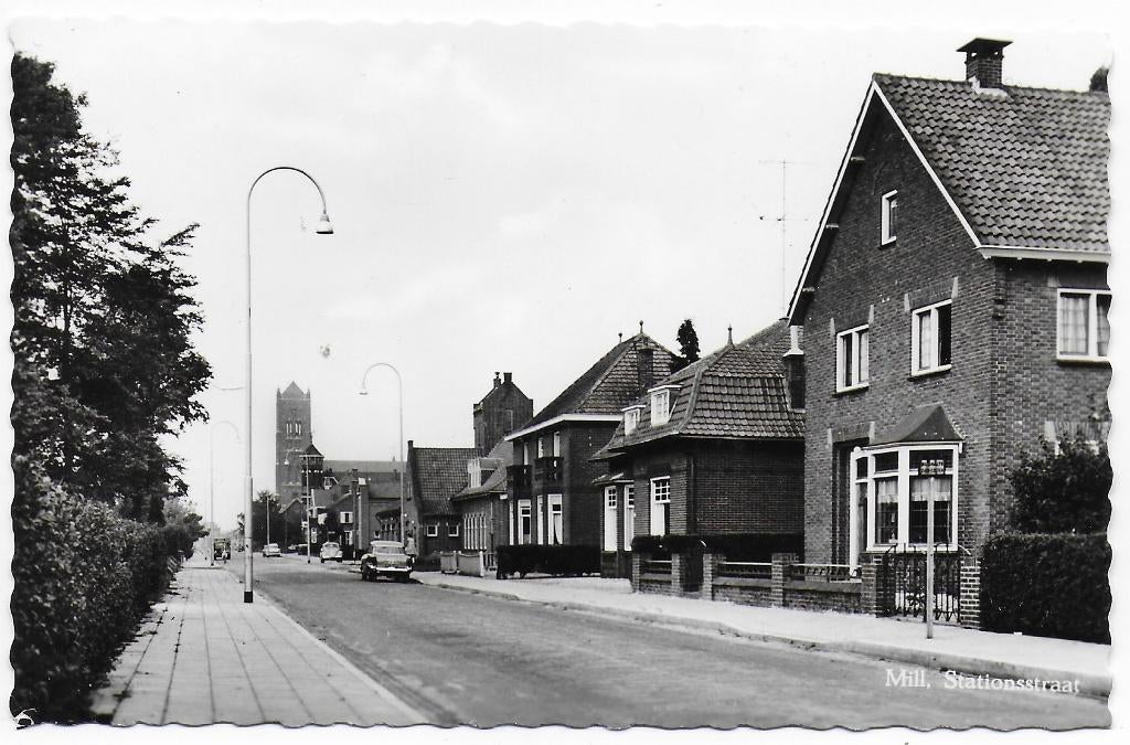 Mill Stationsstraat Ongelopen Ansichtkaart ( B6906 ) ( 11), Ophalen of Verzenden, 1940 tot 1960, Ongelopen