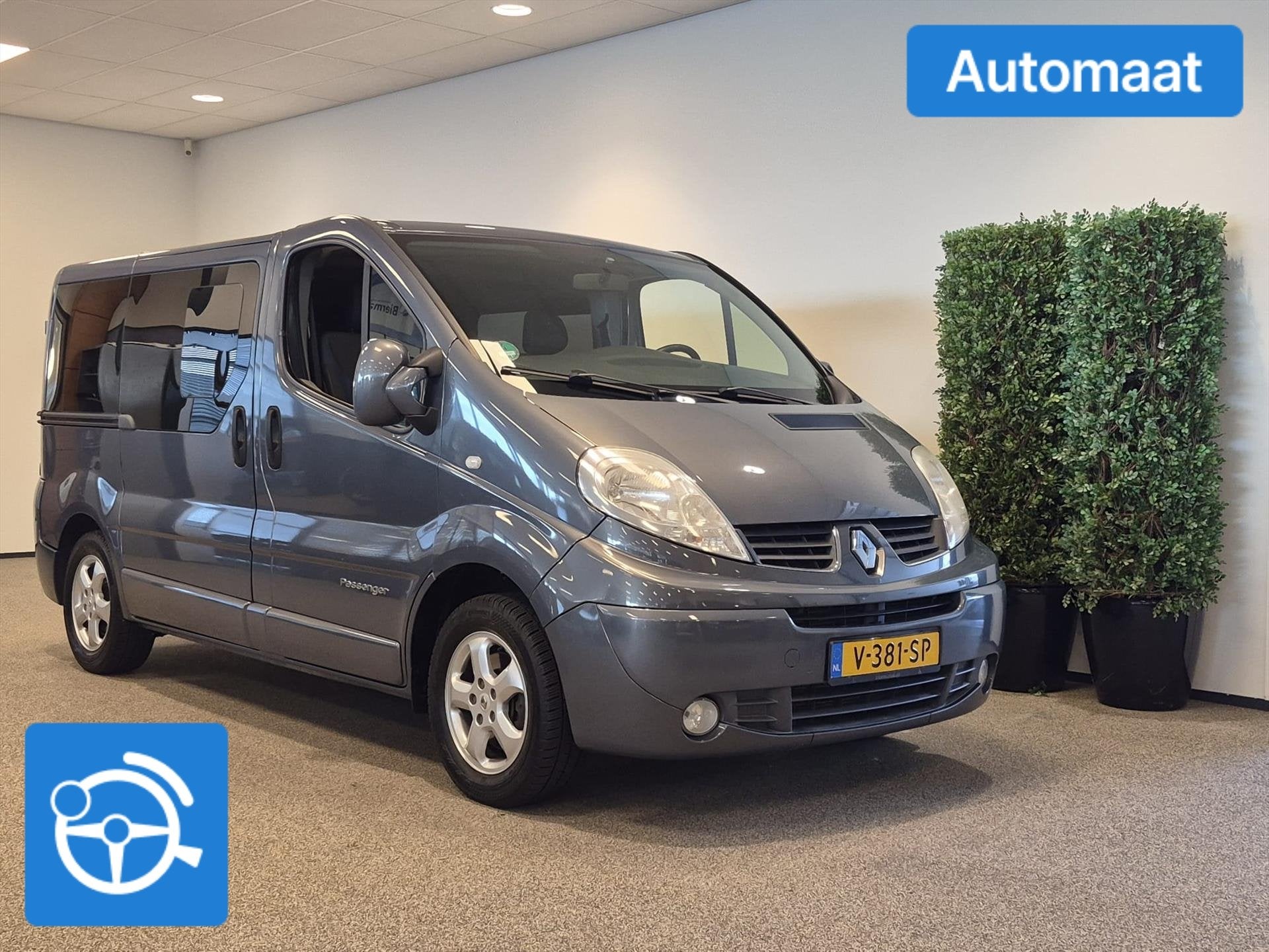 Renault Trafic L1H1 Rolstoelbus Automaat Zelfrijder, Auto's, Automaat, Stof, Zwart, 4 cilinders