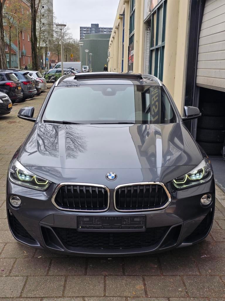 BMW X2 X-Drive 2.0i 192pk Aut M Pakket 2018 Grijs, Auto's, Automaat, 1998 cc, X2, 2000 kg