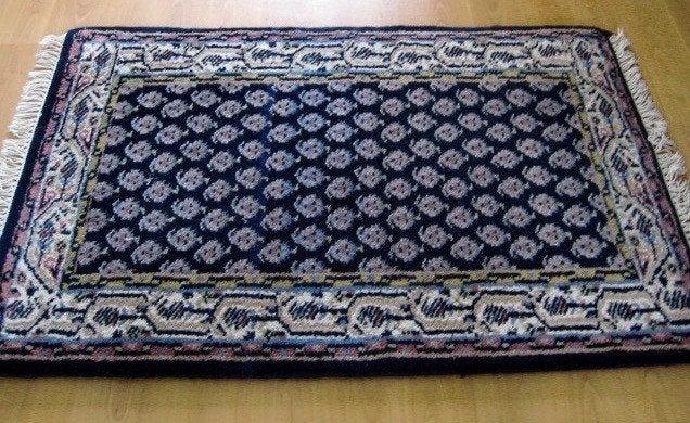 ZWAAR DIK PERS TAPIJTJE ALS NIEUW ( VLOER ), 50 tot 100 cm, Zo goed als nieuw, Rechthoekig, 50 tot 100 cm