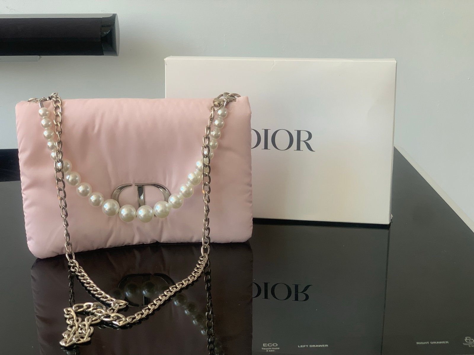 Christian Dior Mini Tasje met Parel Ketting, Sieraden, Tassen en Uiterlijk, Tassen | Damestassen, Ophalen of Verzenden, Zo goed als nieuw