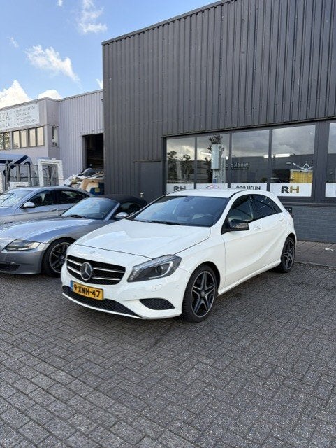 Mercedes-Benz A-Klasse 180 Ambition | CAMERA | CRUISE | STOE, Auto's, Voorwielaandrijving, Stof, Gebruikt, 4 cilinders