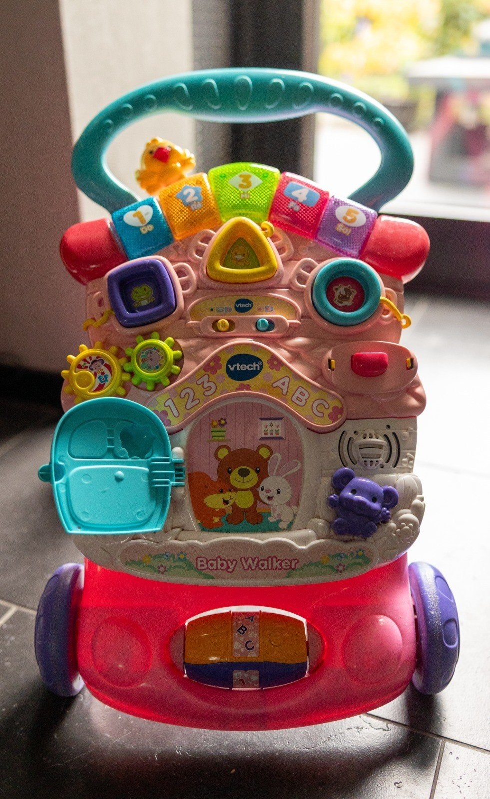V Tech roze walker (Loopwagen) met geluid en liedjes, Ophalen, Gebruikt, 6 maanden tot 2 jaar