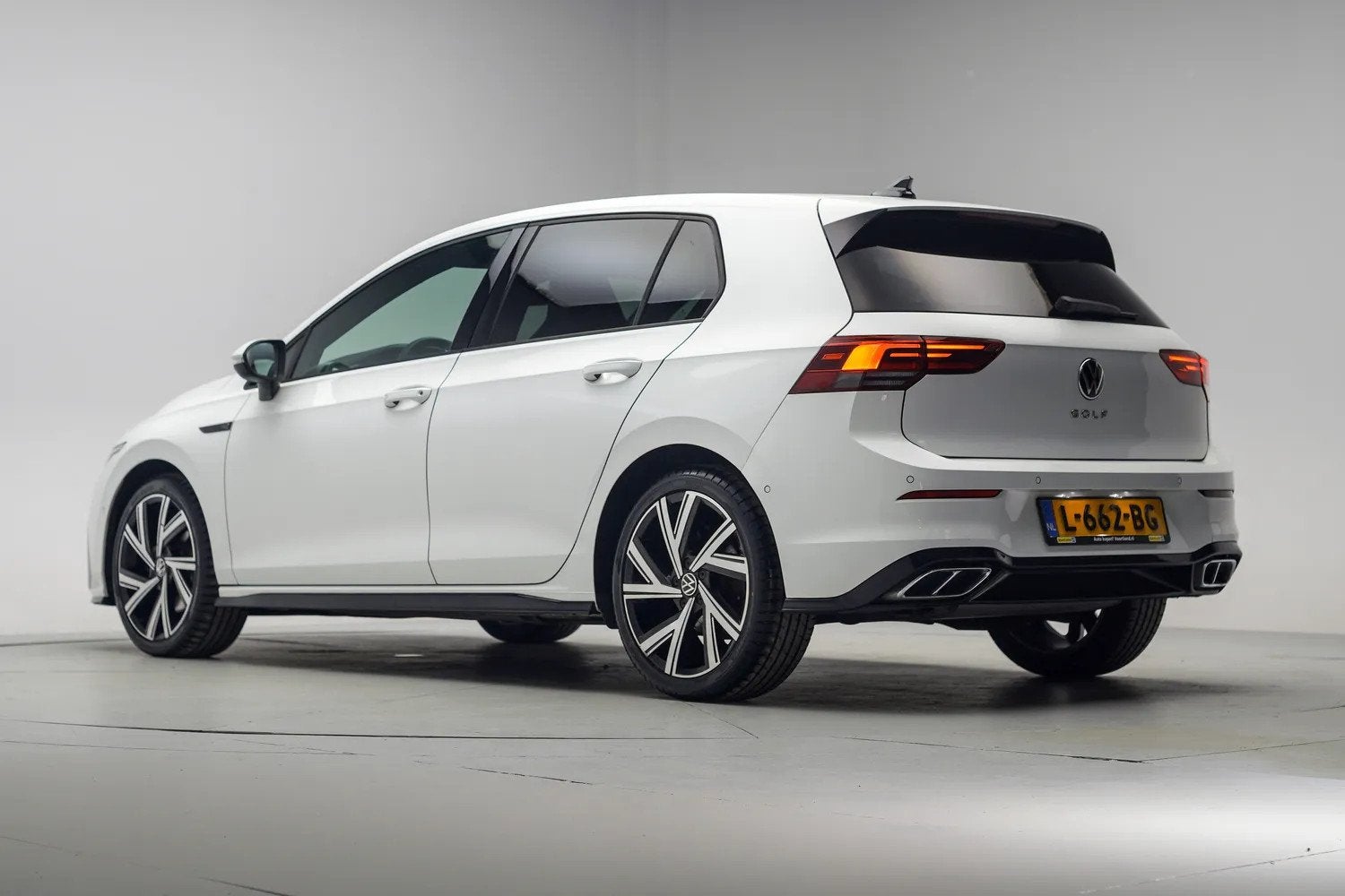 Volkswagen Golf GOLF 1.5 TSI R-Line [ Virtual LED Carplay PD, Auto's, 4 cilinders, Automatische klimaatregeling, Wit, Bedrijf