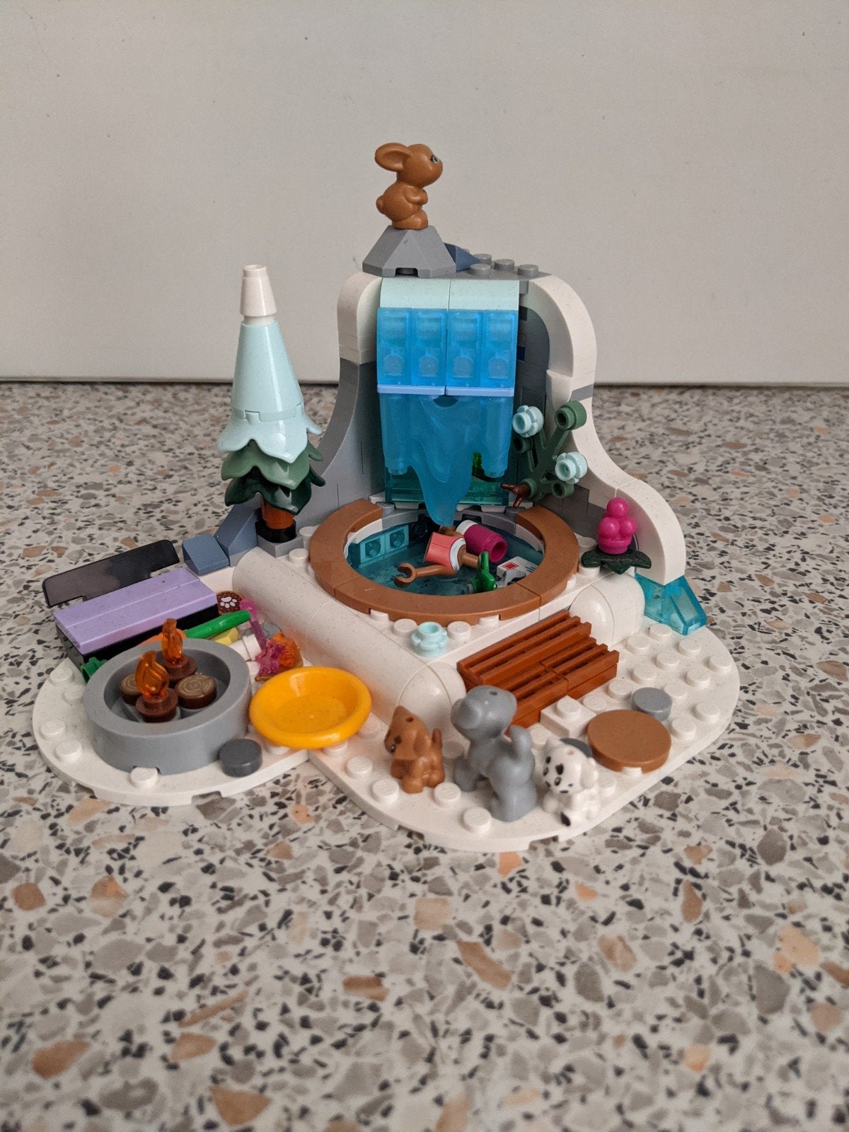 Lego Friends Winter Chalet met Hot Tub en Kampvuur, Ophalen, Zo goed als nieuw, Overige merken