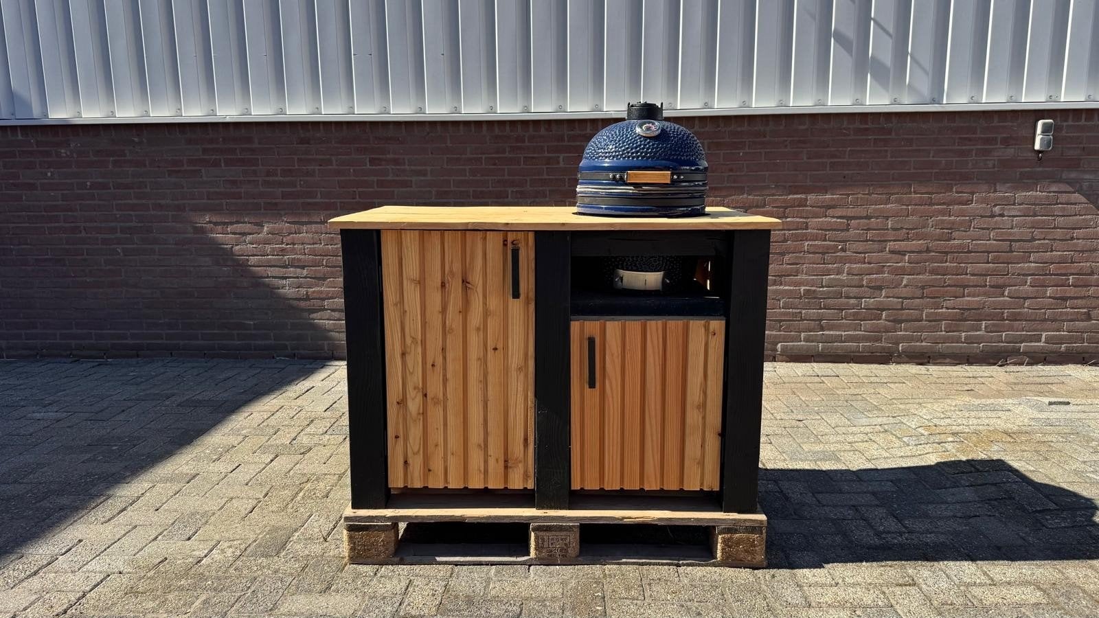 Mooie compacte buitenkeuken, Ophalen, Zo goed als nieuw, Houtskool, Vrijstaand
