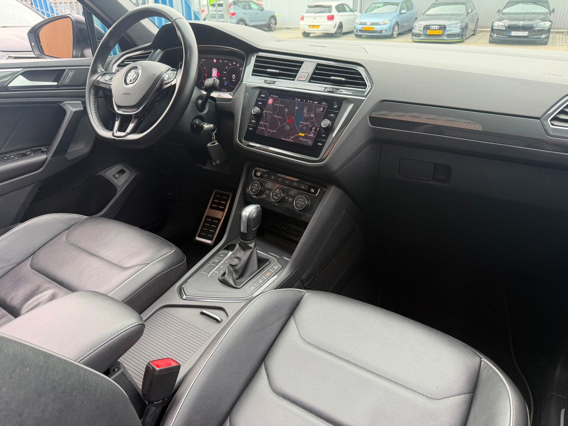 Volkswagen TIGUAN 1.5 TSI ACT Highline Business R Pano Virtu, Euro 6, 4 cilinders, 150 pk, Zwart