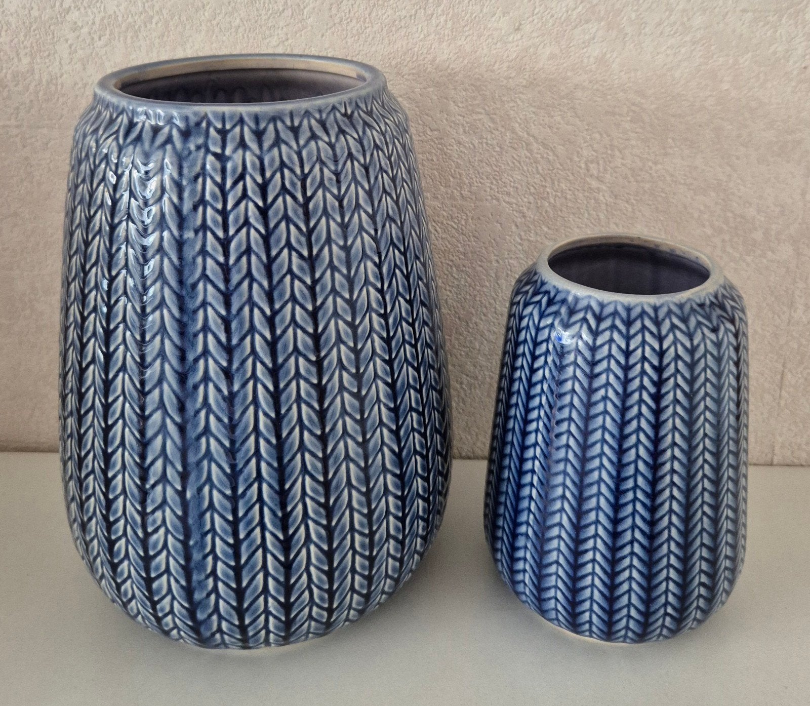2x Vaas knitted, Ophalen, Blauw, Aardewerk of Porselein, Zo goed als nieuw