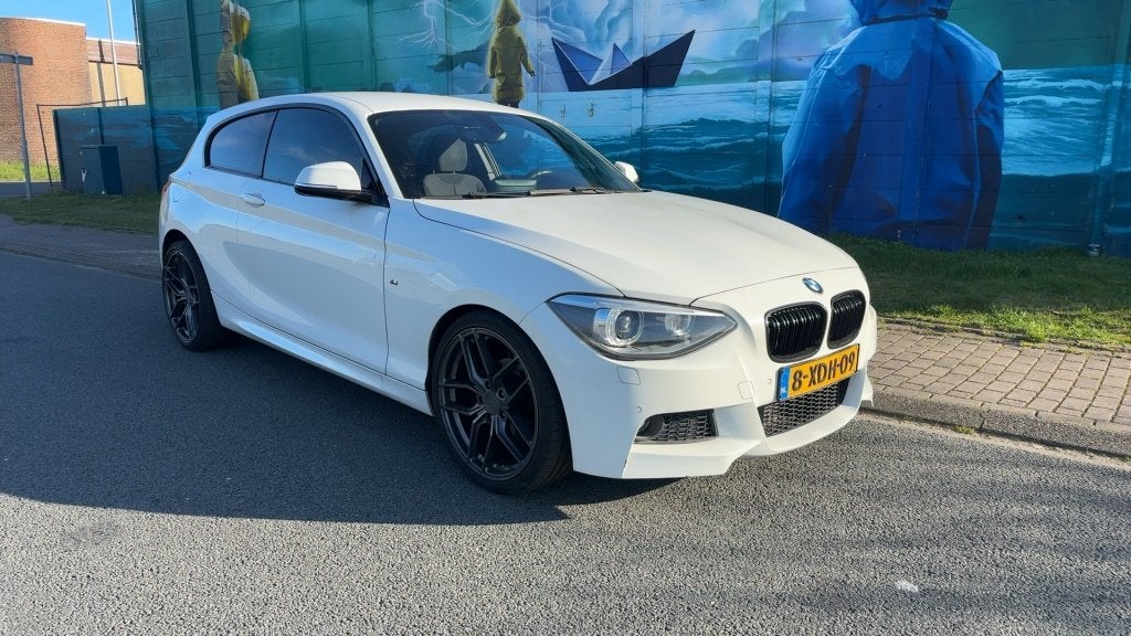 BMW 1-serie 116i Executive met nieuwe motor (bj 2014), Gebruikt, Euro 6, 4 cilinders, Wit