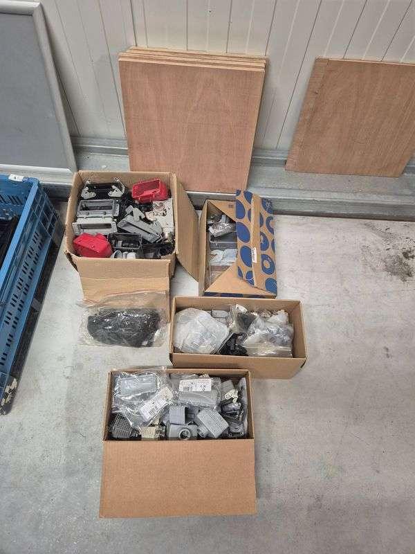 Harting onderdelen, Muziek en Instrumenten, Kabels en Stekkers, Info@harting.com, Zo goed als nieuw, HARTING BV  Larenweg 44 5234 KA ’s-Hertogenbosch, the Netherlands
