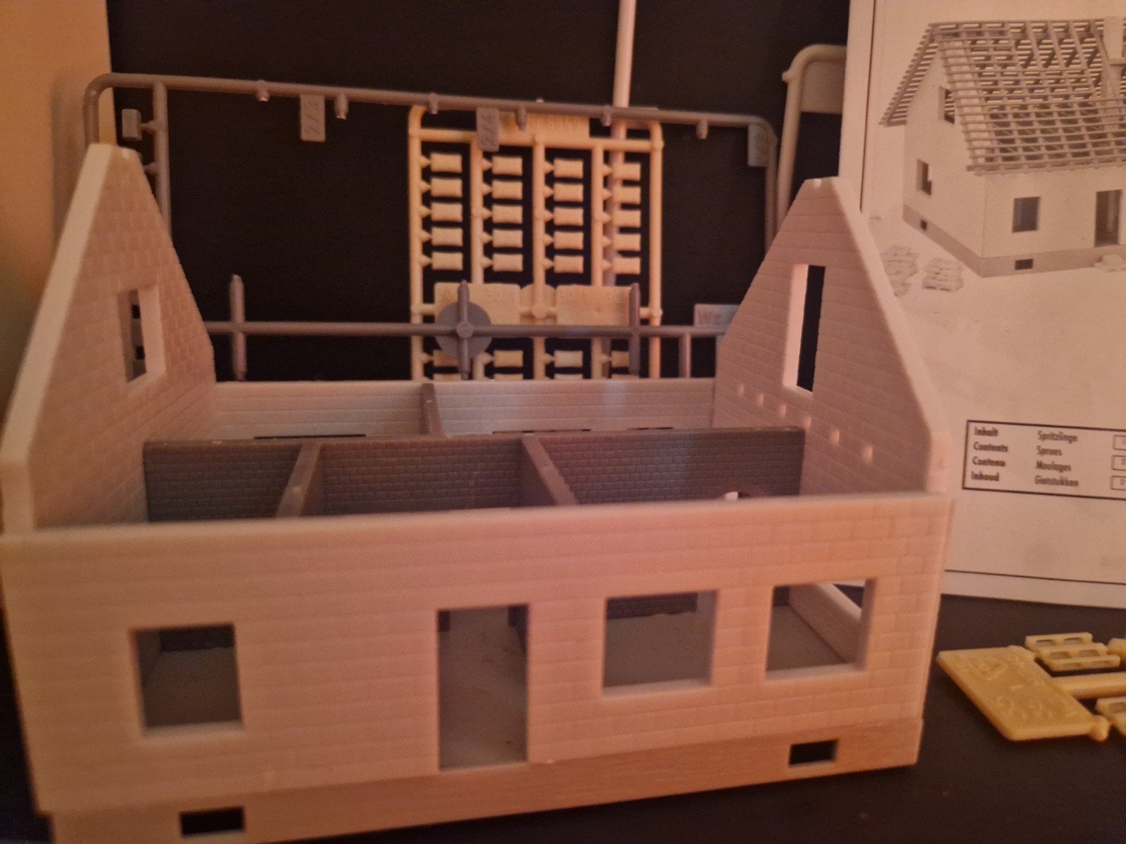 Modelbouw huisje - Bouwpakket huis, Ophalen of Verzenden, Gebruikt, Gelijkstroom of Wisselstroom, Overige merken