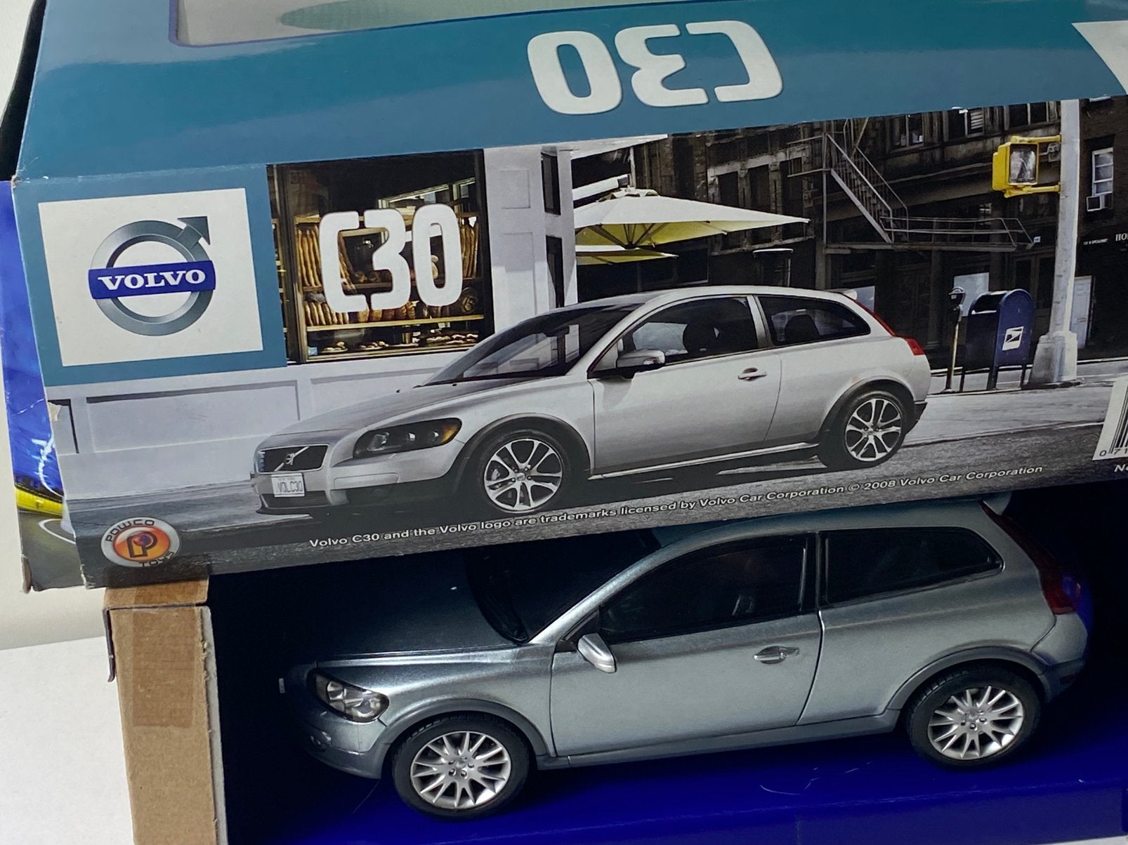 1:18 volvo C30 “official volvo licensed” -in verpakking, Ophalen of Verzenden, Nieuw, Auto, Overige merken
