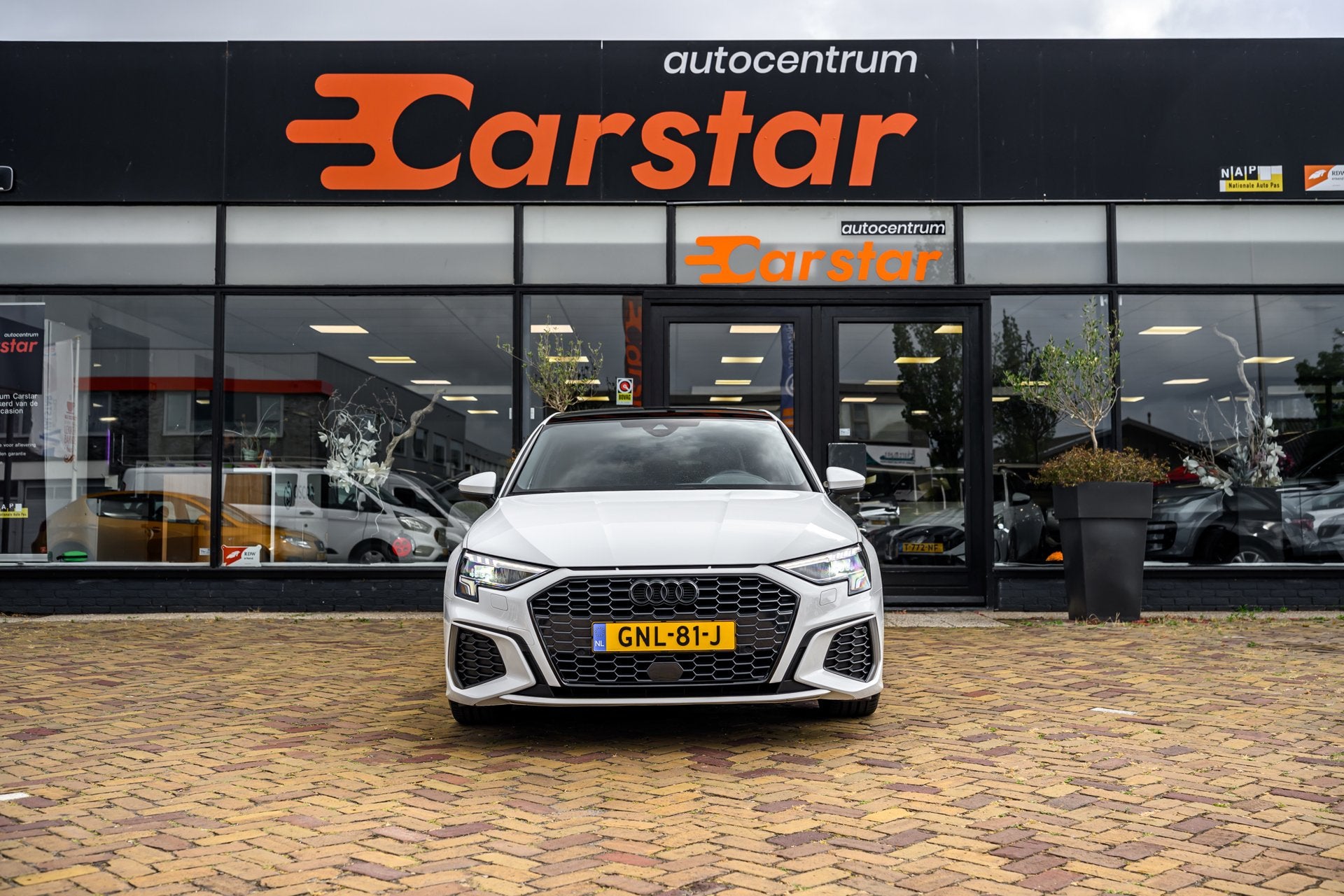 Audi A3 SPORTBACK 35 TFSI Business edition|PANO|CAMERA|S-LIN, 4 cilinders, 150 pk, Wit, Bedrijf