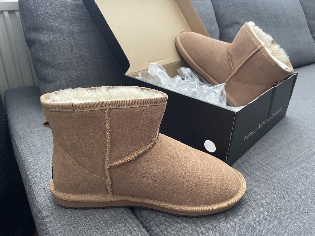 Uggs - maat 44  (ongedragen), Bruin, Verzenden, Boots, Nieuw