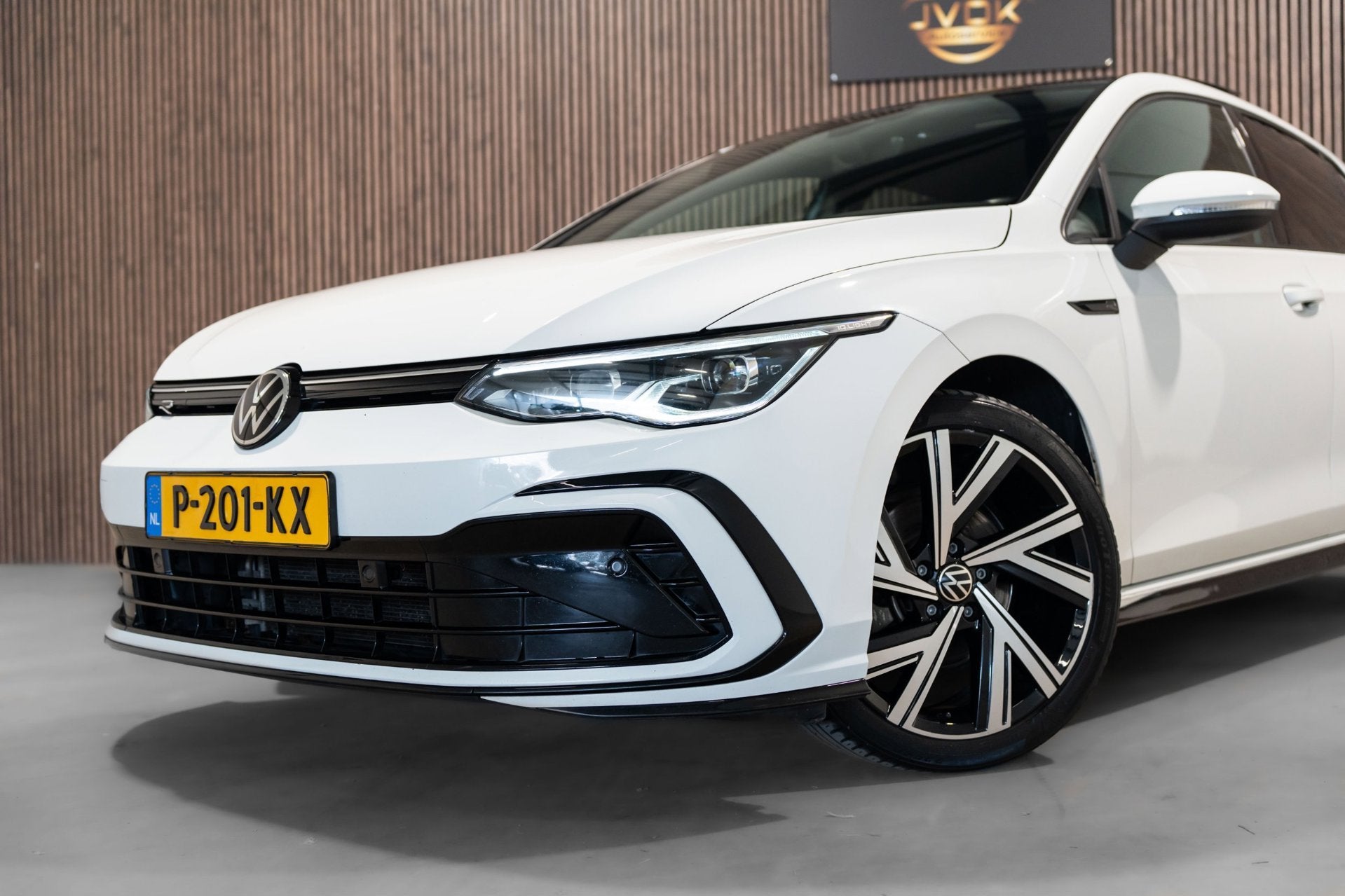 Volkswagen Golf 1.5 eTSI DSG R-Line Pano IQ Camera, Dealer onderhouden, 4 cilinders, Alcantara, Wit