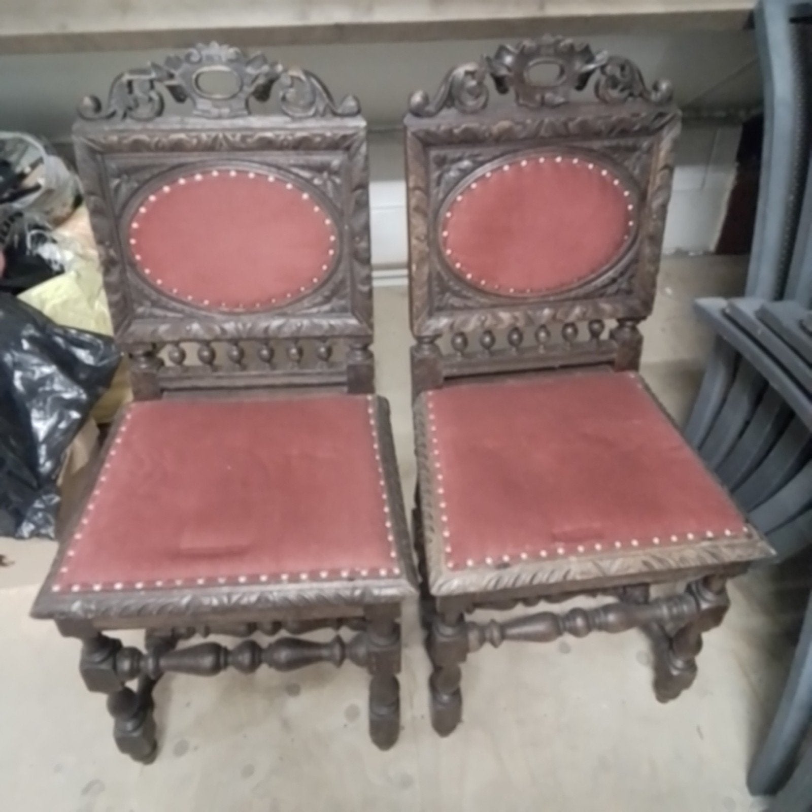 set van 2 antieke stoelen met donker rode stof, Ophalen