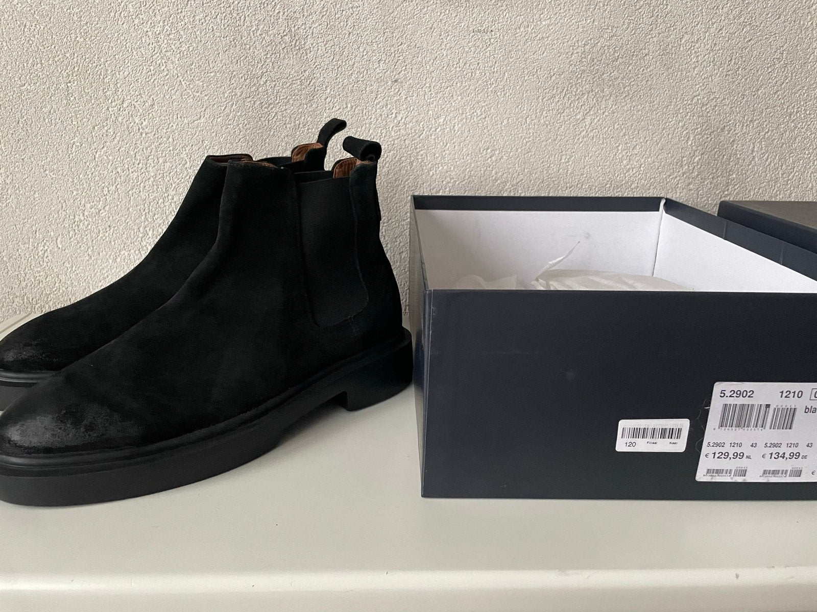 Gloednieuwe Sasha Shoes zwart suède leren boots €130 maat 43, Ophalen of Verzenden, Nieuw, Zwart, Lage of Enkellaarzen