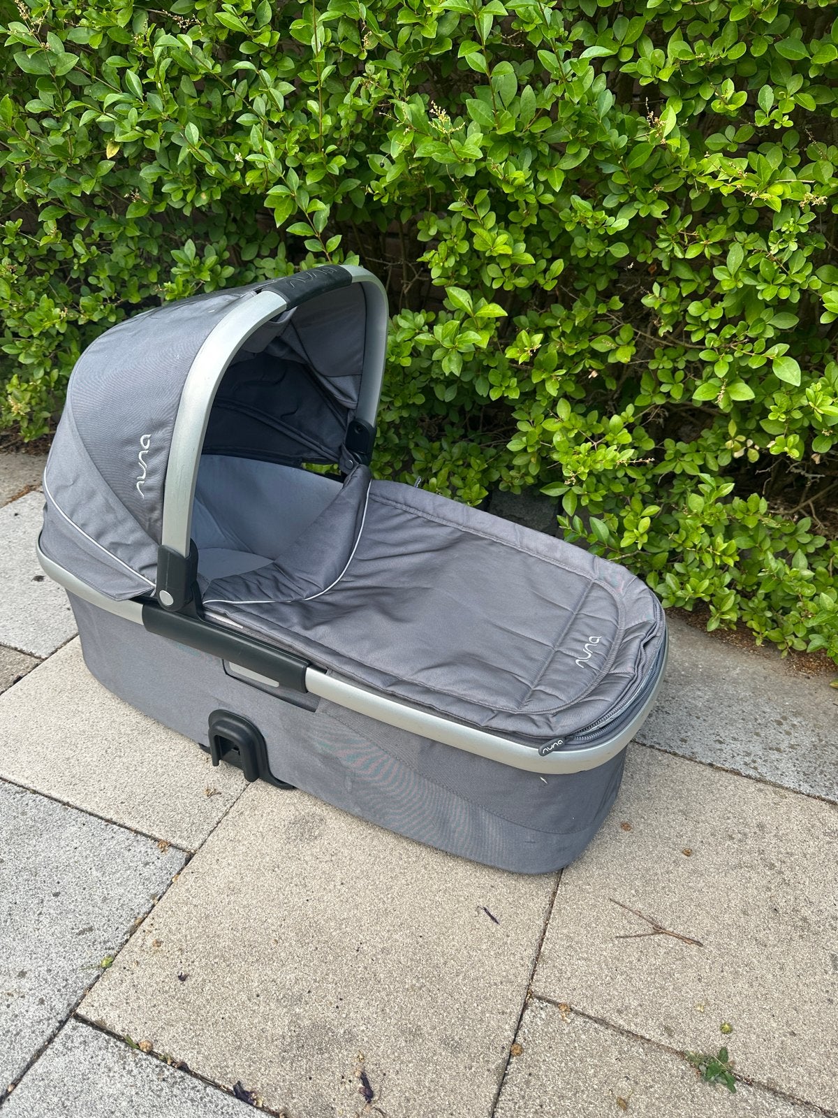 Nuna kinderwagenbak - Zo goed als nieuw, Zo goed als nieuw, Met reiswieg, Ophalen, Kinderwagen
