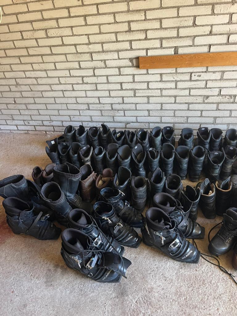 Te koop: ruim 100/150 paar Haix & Meindl schoenen/laarzen, Ophalen, Landmacht, Nederland
