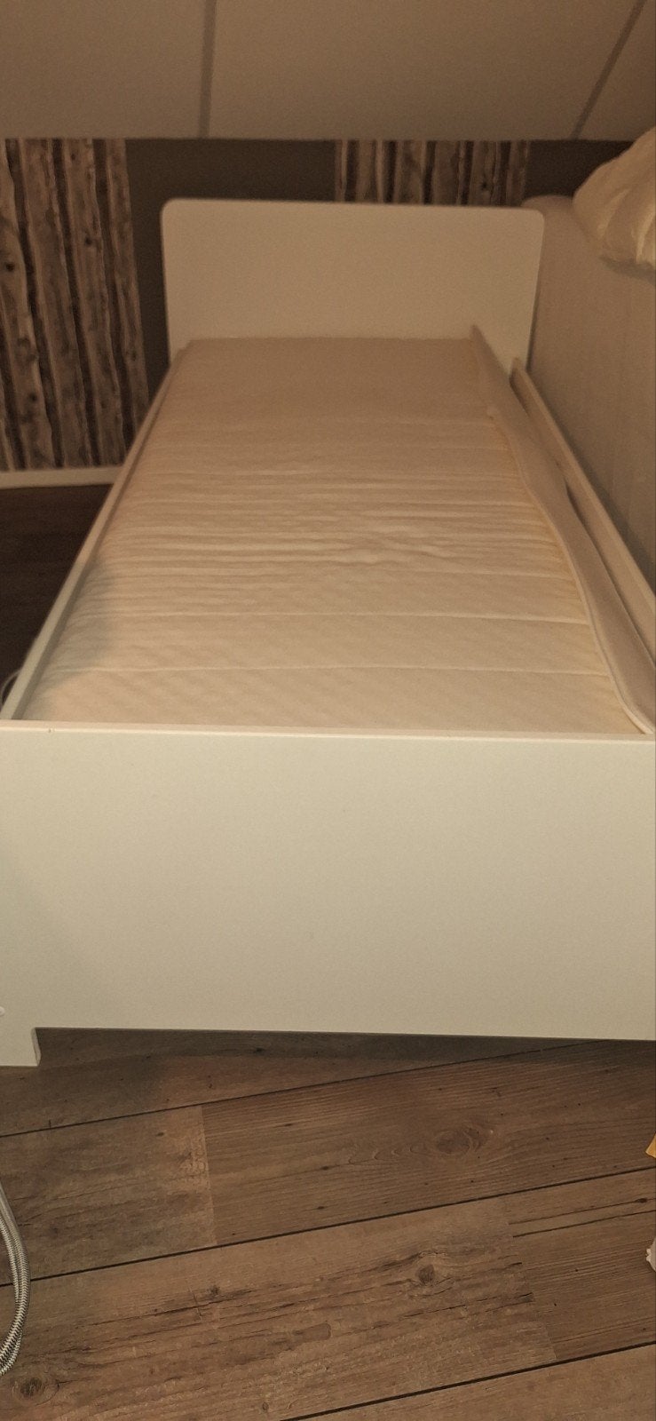 Heel mooi eenpersoonsbed met 2 roze lades, Huis en Inrichting, Ophalen, 90 cm, Eenpersoons, Zo goed als nieuw