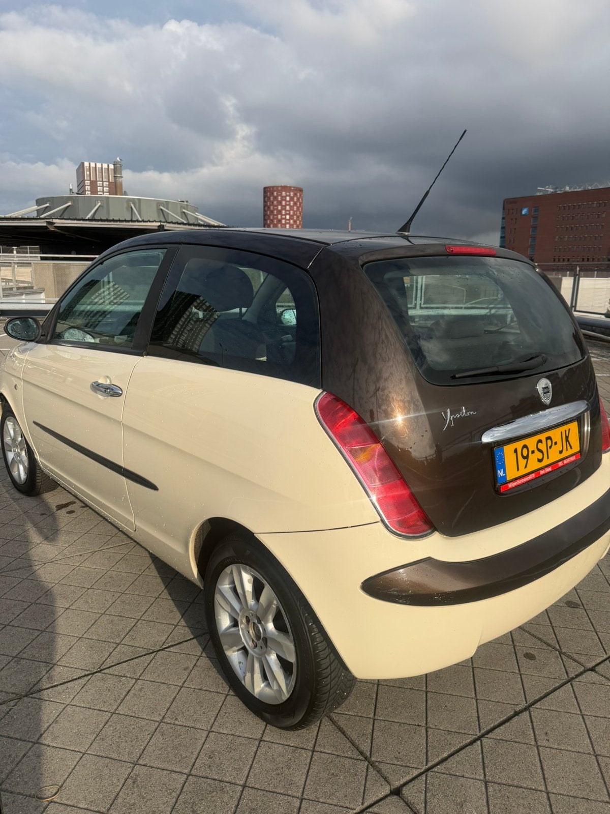 Lancia Ypsilon 1.4 16V AUT 2006 Wit, Auto's, 970 kg, 40 €/maand, 400 kg, Wit
