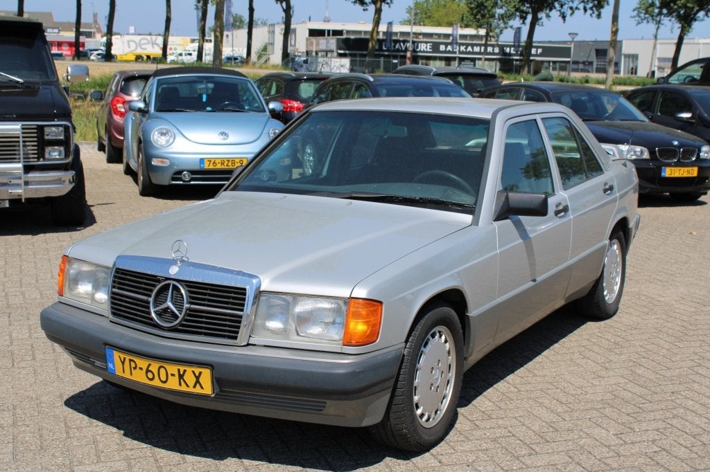 Mercedes-Benz 190-serie, kleine schade r-voor 1.8 E Basic, Auto's, Handgeschakeld, Sedan, Metallic lak, Achterwielaandrijving