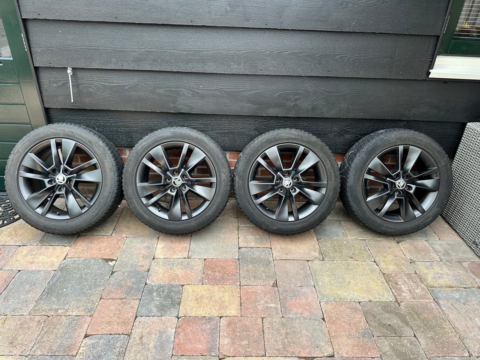 Set van 4 Skoda 17 inch velgen met winterbanden, Ophalen, Banden en Velgen, 17 inch, Winterbanden
