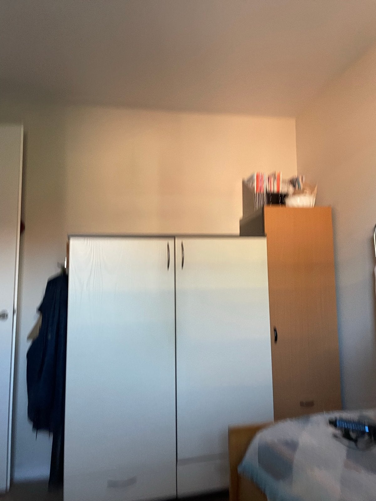 Witte kledingkast met lades en hangruimte, Huis en Inrichting, Ophalen, Gebruikt, 50 tot 100 cm, Met lade(s)