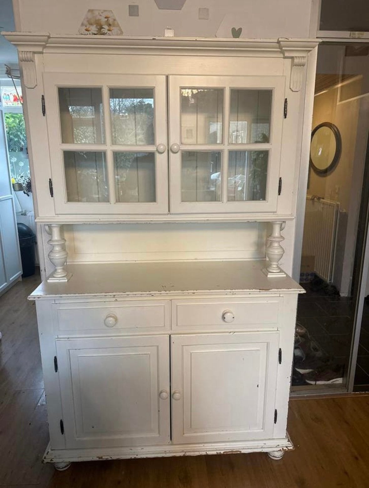 Landelijke witte servieskast, Huis en Inrichting, Kasten | Buffetkasten, Ophalen, Gebruikt, Glas, Landelijk