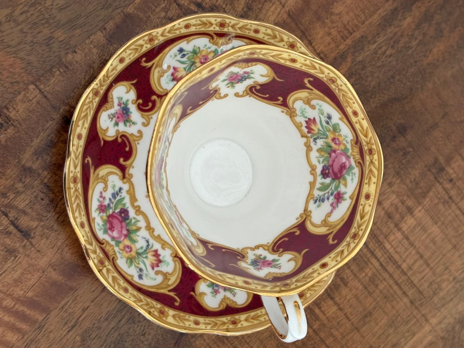 Lady Hamilton kop en schotel bone china Royal Albert, Ophalen of Verzenden