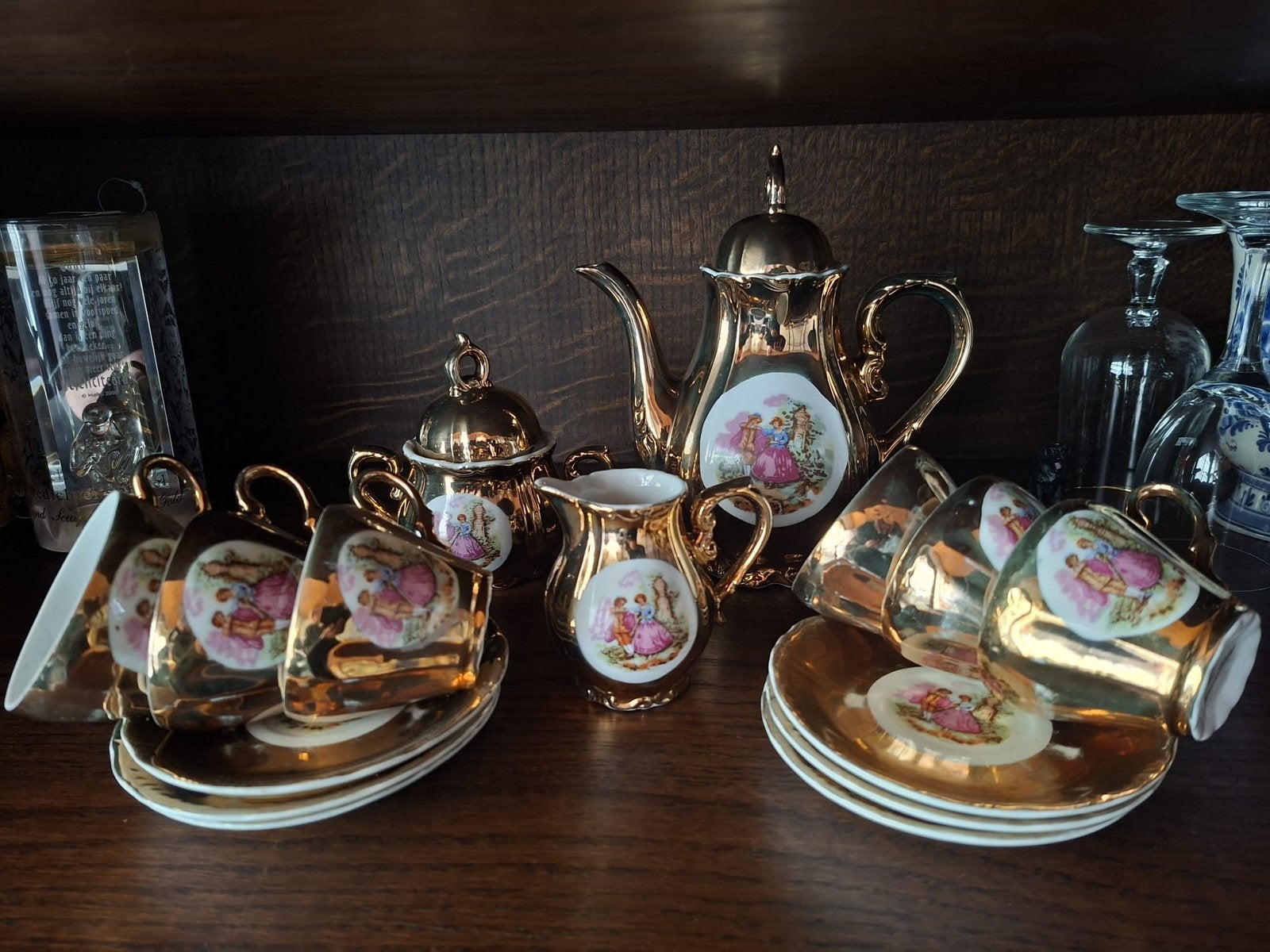 Mokka servies, Ophalen