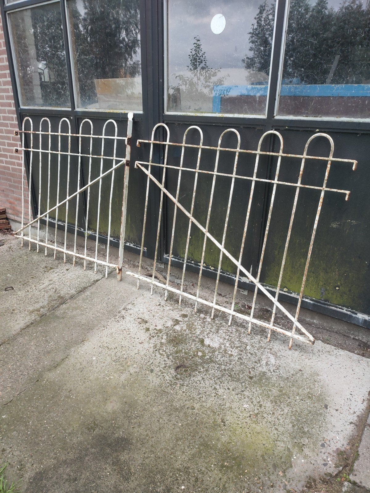 Twee tuinhekken, Ophalen, Gebruikt, IJzer, Spijlenhekwerk
