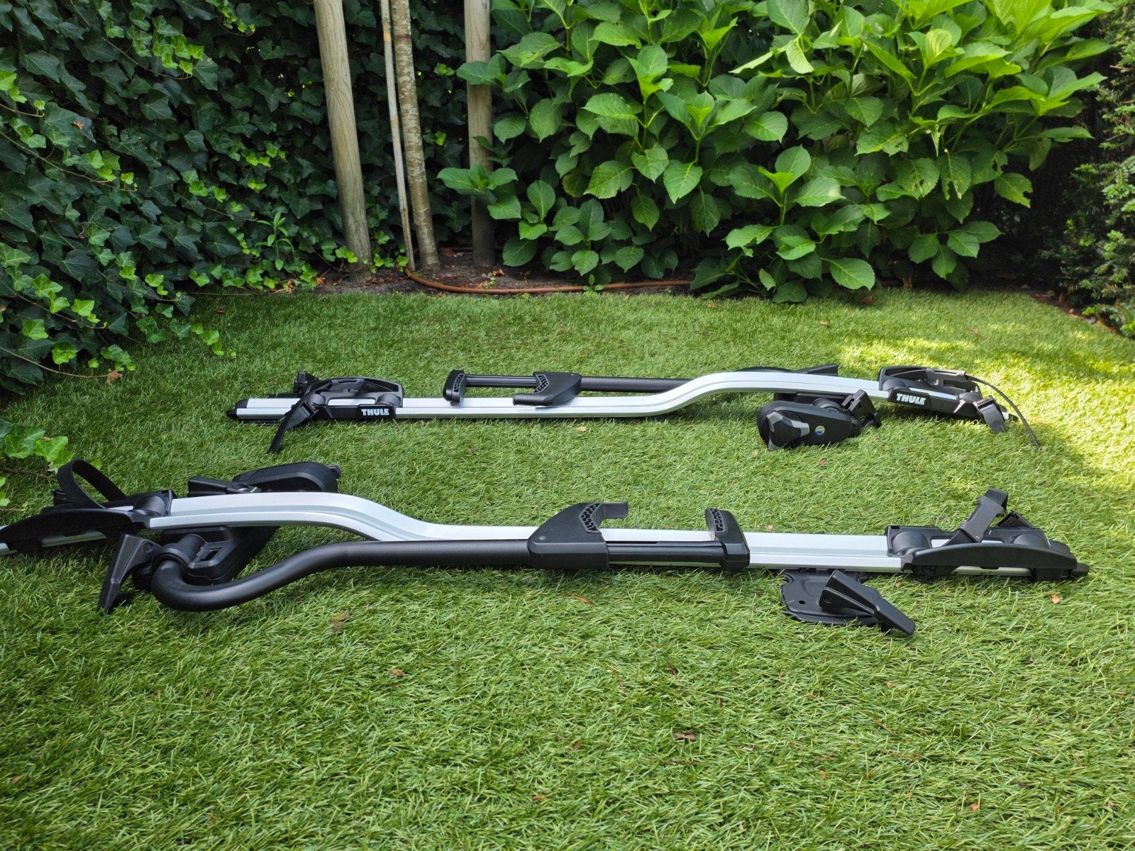 Thule ProRide 598 fietsendragers (2 stuks)+ t-track adapters, Auto diversen, Fietsendragers, Ophalen, 2 fietsen, Gebruikt, Dakdrager