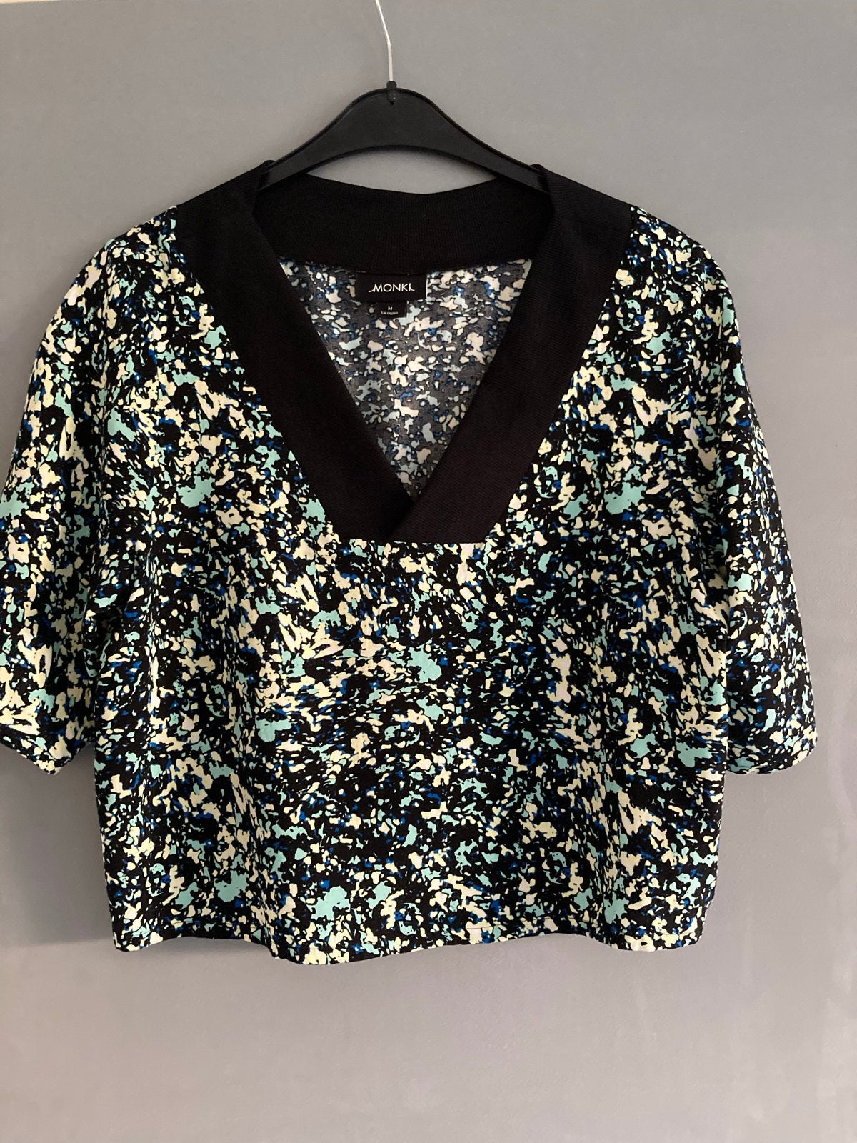 Monki top met vlindermouwen - Maat M, Kleding | Dames, Maat 38/40 (M), Meerkleurig, Ophalen of Verzenden, Zo goed als nieuw