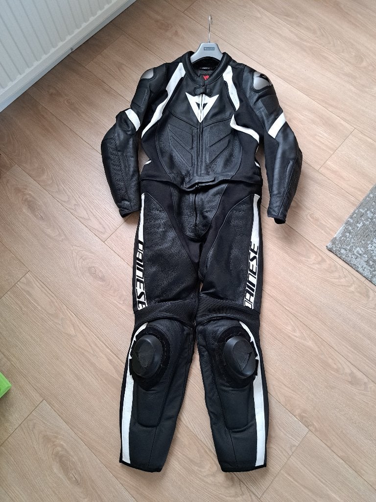 dainese combi pak 2delig mt 52 racelaarzen rugprotector, Ophalen, Dainese, Tweedehands, Heren