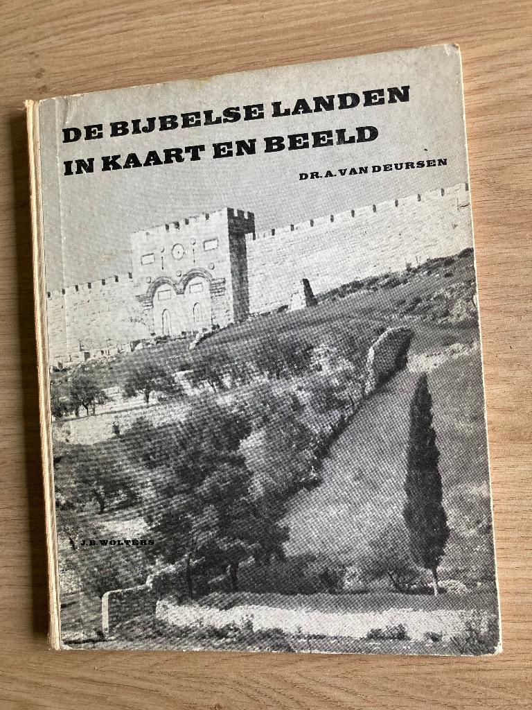 Boek Dr. A. van Deursen, Ophalen of Verzenden, Gelezen