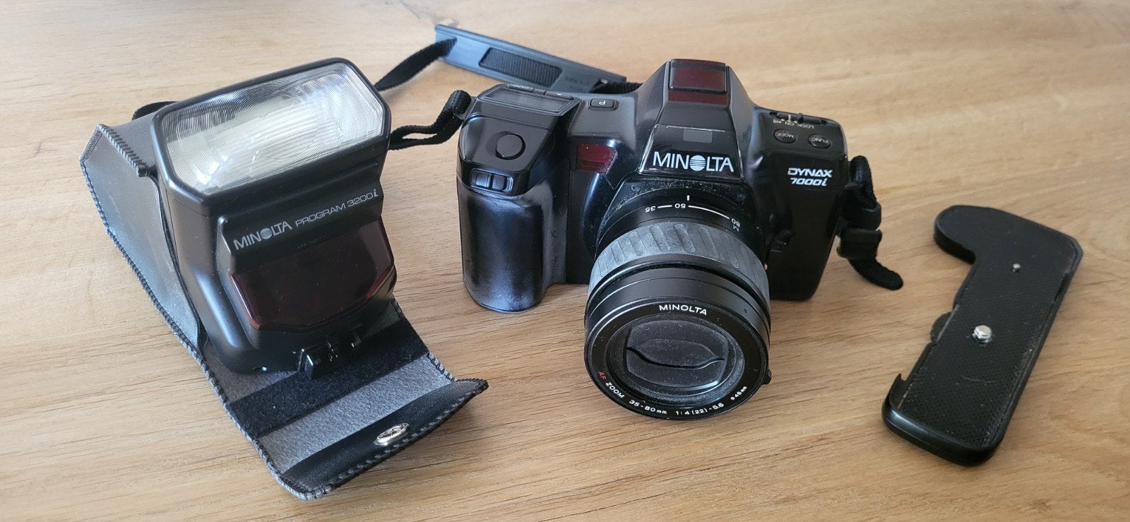 Minolta Dynax 7000i Spiegelreflexcamera met flitser 3200i, Audio, Tv en Foto, Fotocamera's Analoog, Ophalen of Verzenden, Gebruikt