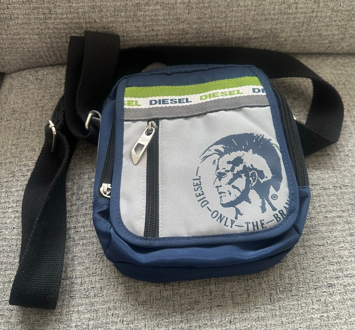 Diesel tasje met het oude logo oldskool, Sieraden, Tassen en Uiterlijk, Tassen | Schoudertassen, Ophalen of Verzenden, Zo goed als nieuw