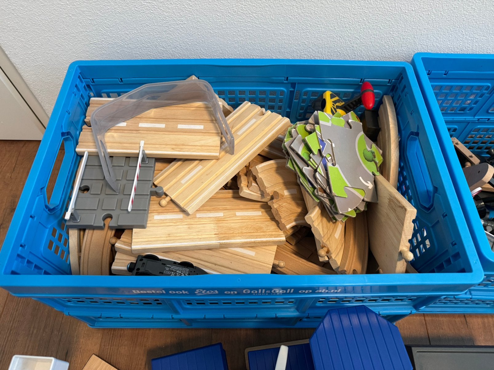 Houten treinbaan, 3 kratten vol!, Ophalen, Zo goed als nieuw