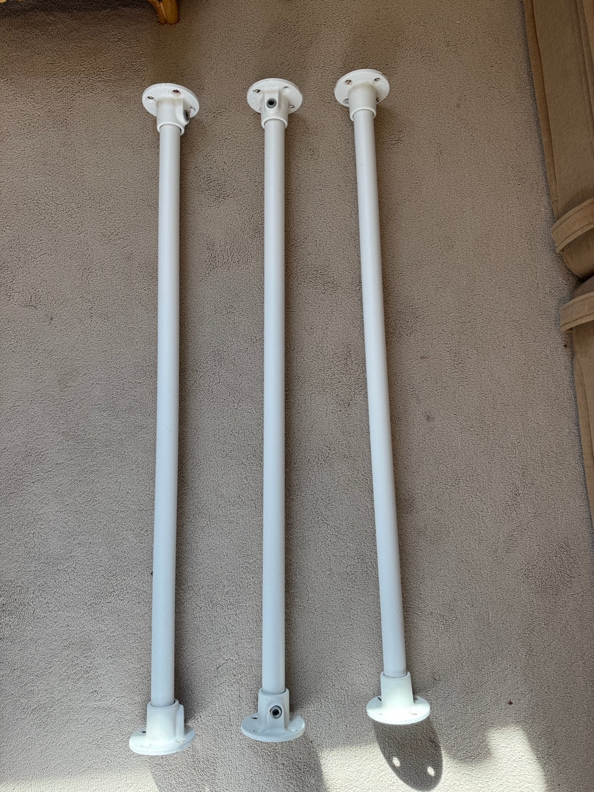 3x witte stalen buis met wandflens (raamstang, 80 cm), Ophalen, Zo goed als nieuw
