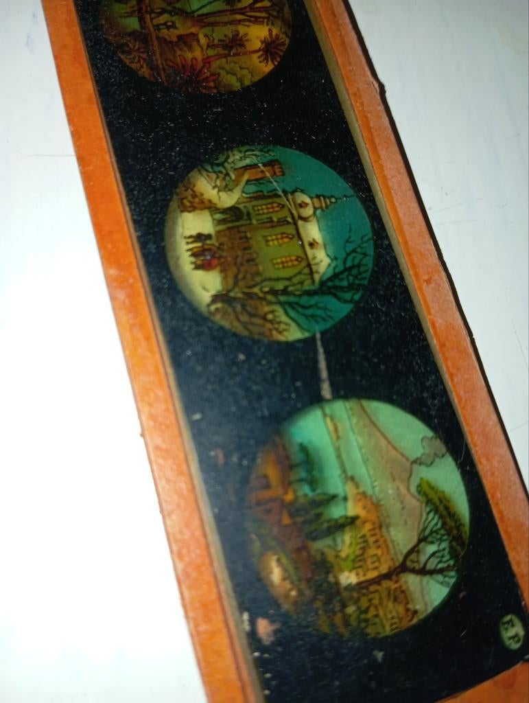 Antieke glazen toverlantaarn plaat met 3 afbeeldingen, Antiek en Kunst, Antiek | Overige Antiek, Ophalen of Verzenden