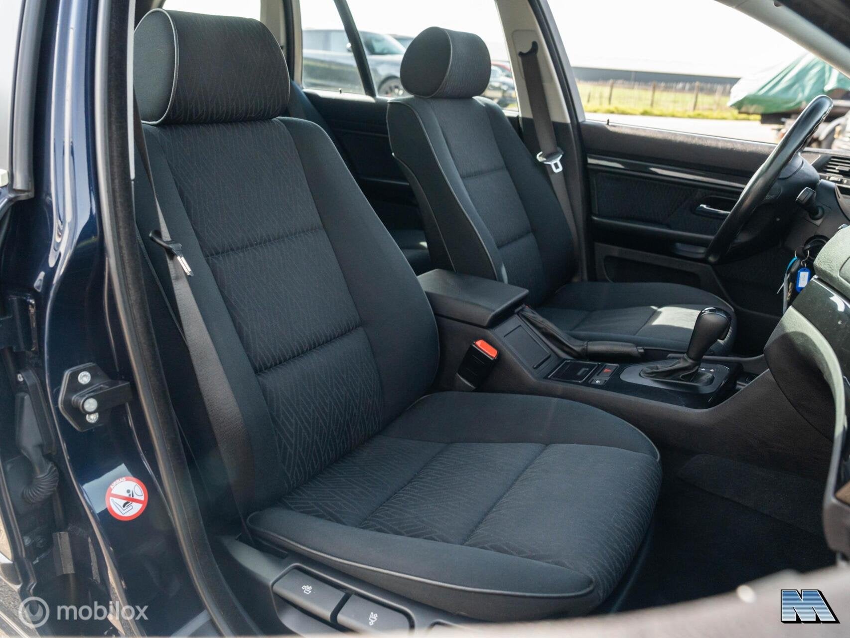 BMW 5-serie E39 Touring 520i l 74.000 km l Zeer mooi!, Auto's, Gebruikt, Zwart, Blauw, 10 km/l