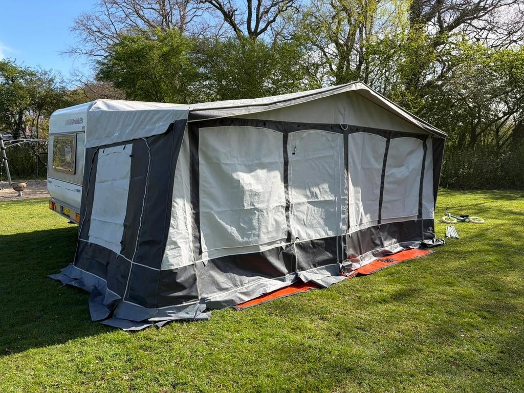 Te koop: nette tweedehands caravan, compleet en ruim!, Caravans en Kamperen, Caravans, Rondzit, Particulier, Dethleffs, Douche
